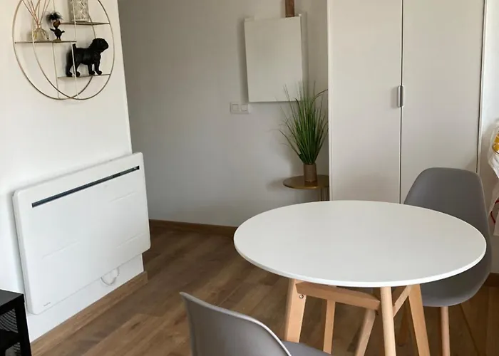 A 50 Metres De La アンティーブ